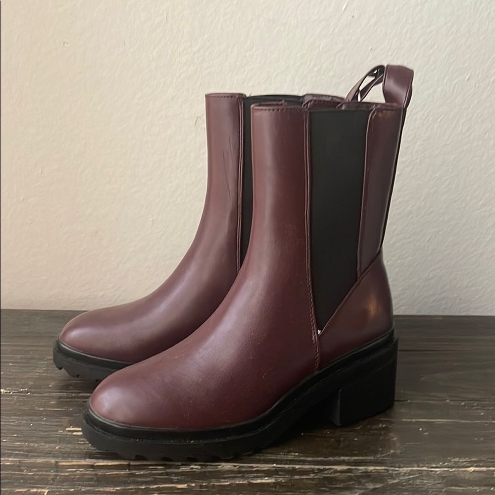 Women's Burgundy Chelsea Boots